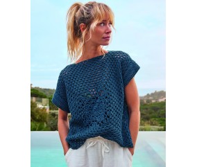 Pull femme Flory au crochet, deux grands grannys carrés bleu canard, manches courtes et coulisse - Patron Phildar - modèle fini