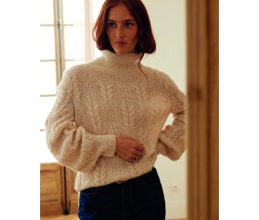 Pull femme Helya écru nacre, torsades sur toute la surface et col montant - Patron tricot Phildar - modèle fini