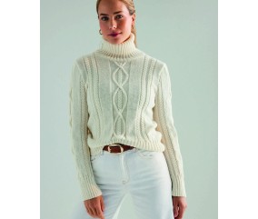 Pull femme Liliane écru à col roulé, panneau de torsades central sur jersey fin - Patron tricot Phildar - modèle fini
