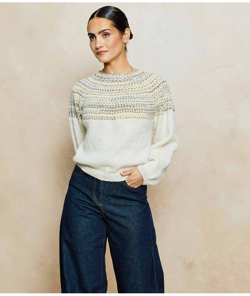 Pull femme Oria écru à empiècement circulaire imprimé jaune, tricoté en rond - Patron tricot Phildar - modèle fini