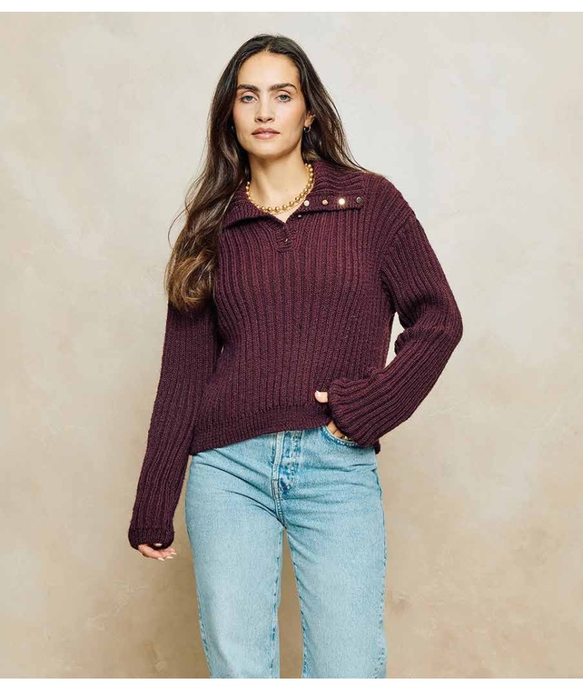 Pull femme Pola brun auburn en côtes 2/3, boutons dorés à l'épaule - Patron tricot Phildar - modèle fini
