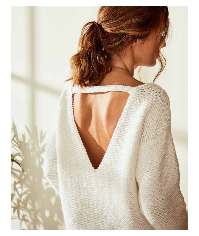 Pull femme Pola blanc en point mousse, grand décolleté en V dans le dos - Patron tricot Phildar - modèle fini