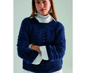 Pull femme Rafida marine en côtes perlées, point ajouré central et manches raglan - Patron tricot Phildar - modèle fini