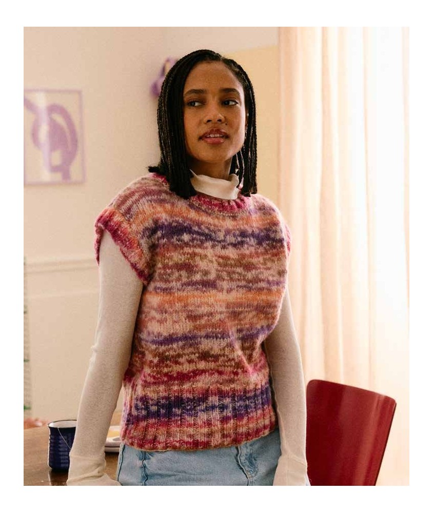 Pull sans manches Aliocha en fil imprimé multicolore, épaules tombantes - Patron tricot Pingouin - modèle fini