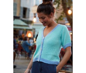 Gilet Agathe bleu menthol à manches courtes, bordures contrastées jean bleached - Patron tricot Phildar - modèle fini