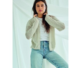 Gilet Christina ivoire en jersey fin, manches longues et trois boutons - Patron tricot Phildar - modèle fini