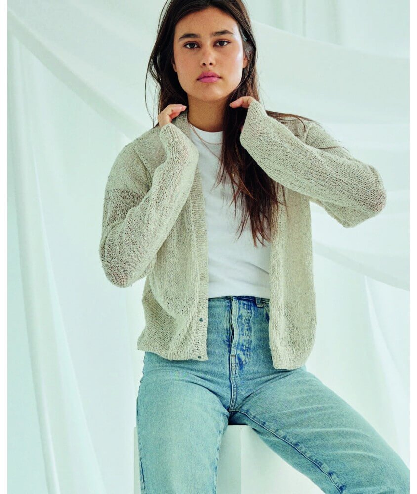 Gilet Christina ivoire en jersey fin, manches longues et trois boutons - Patron tricot Phildar - modèle fini