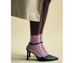 Chaussettes Elsy coloris églantine en côtes 2/2, bord à point fantaisie - Patron tricot Phildar - modèle fini