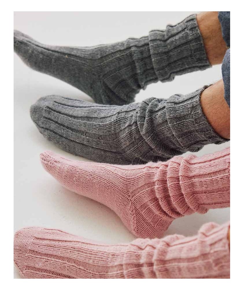 Chaussettes Indiana en côtes 4/2, coloris gris chiné clair et églantine - Patron tricot Phildar - modèle fini
