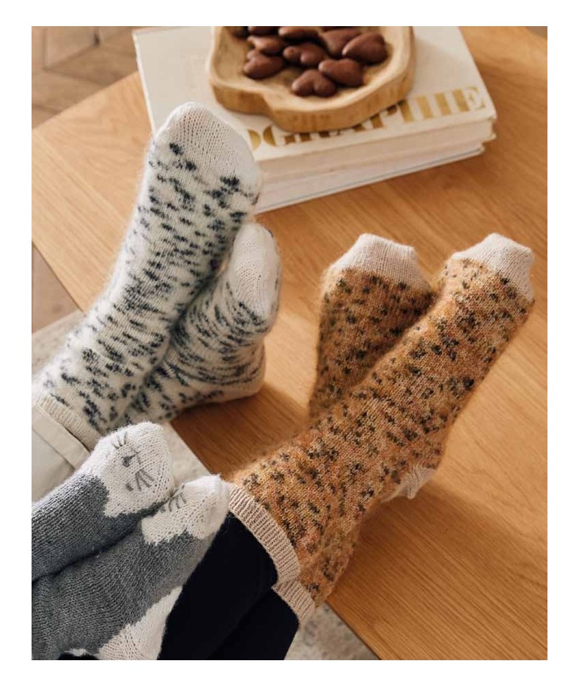 Chaussettes Danaëlle en mérinos écru et mohair dalmatien, tige duveteuse - Patron tricot Phildar - modèle fini