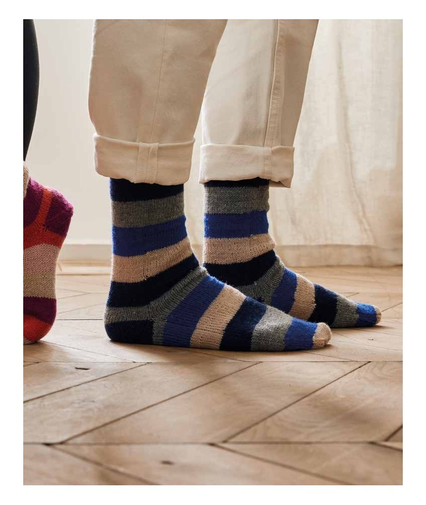 Chaussettes Délice en jersey rayé marine, gris, pervenche et beige - Patron tricot Phildar - modèle fini