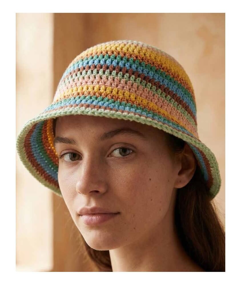 Bob Rio au crochet en brides, rayures multicolores, taille unique - Patron crochet Pingouin - modèle fini