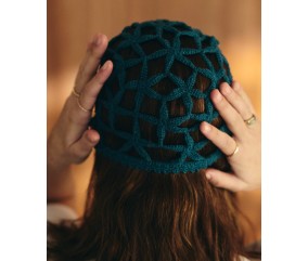Bonnet Bastia au crochet, motif étoile ajouré coloris bleu sarcelle - Patron crochet Pingouin - modèle fini