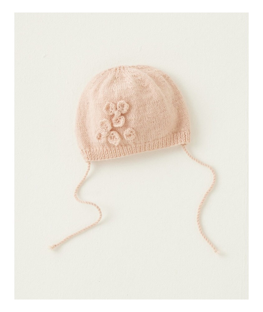 Bonnet bébé Bulle rose guimauve à petites fleurs en relief, avec brides - Patron Phildar - modèle fini