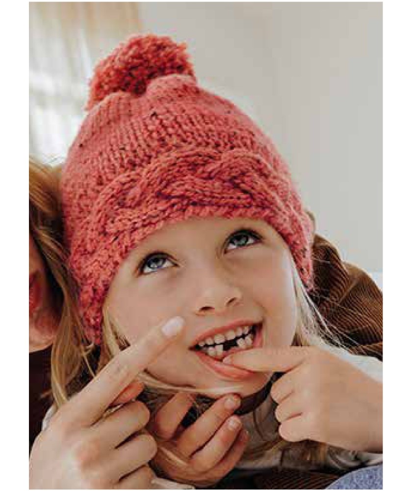 Bonnet Janine fille à torsades coloris blush, avec pompon - Patron tricot Phildar - modèle fini