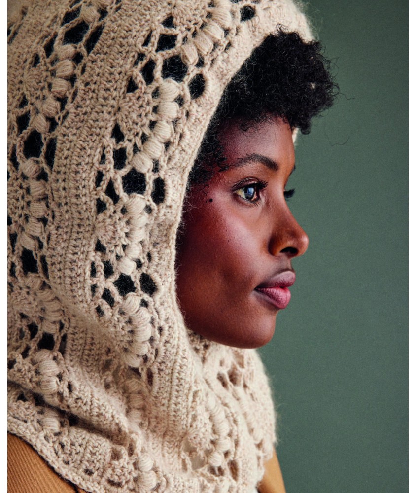 Cagoule Félipa au crochet en point ajouré, coloris écru sur écru - Patron crochet Phildar - modèle fini