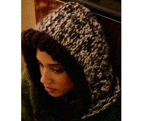 Cagoule Tiyi tricotée en fil double, coloris marron cacao et jaune, jersey envers - Patron tricot Pingouin - modèle fini