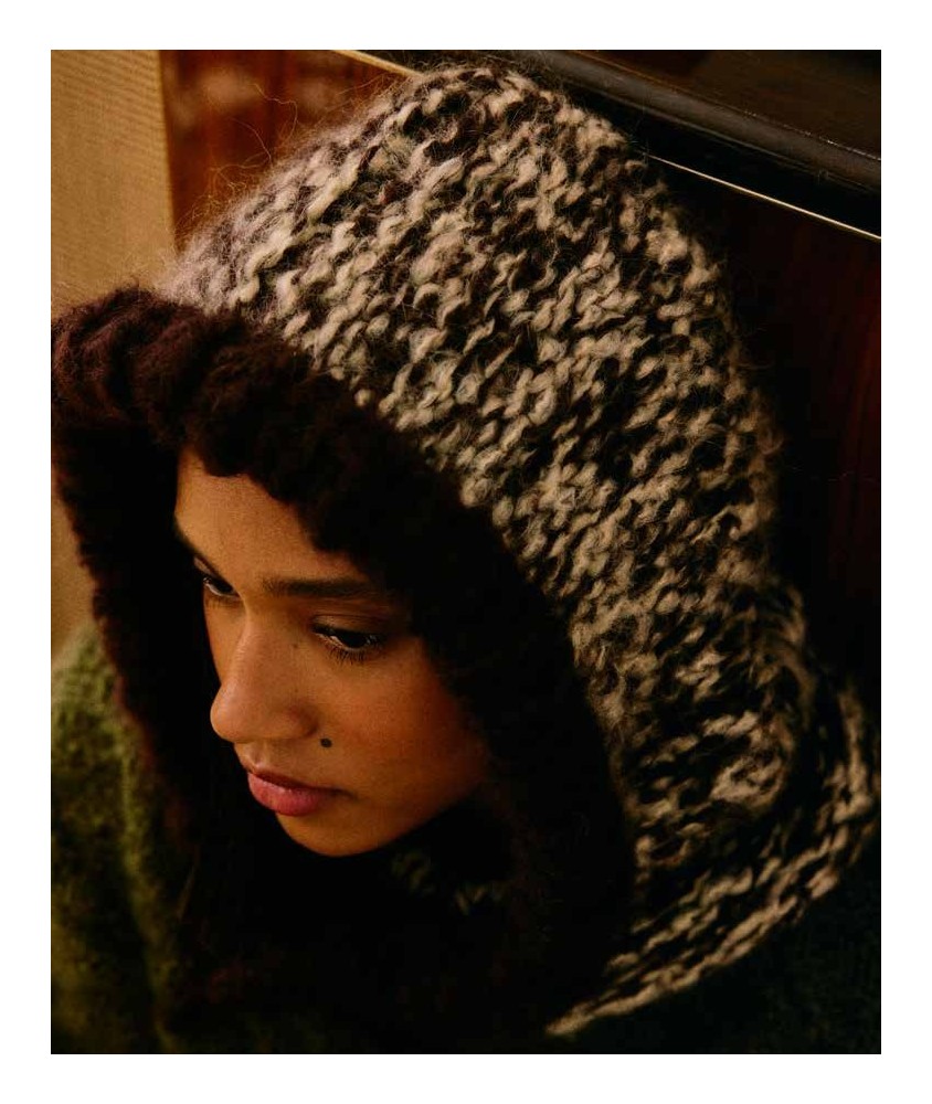 Cagoule Tiyi tricotée en fil double, coloris marron cacao et jaune, jersey envers - Patron tricot Pingouin - modèle fini