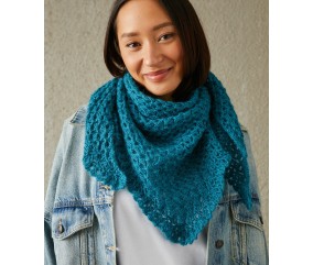 Foulard Dalva triangulaire au crochet, coloris bleu canard, point fantaisie ajouré - Patron crochet Pingouin - modèle fini