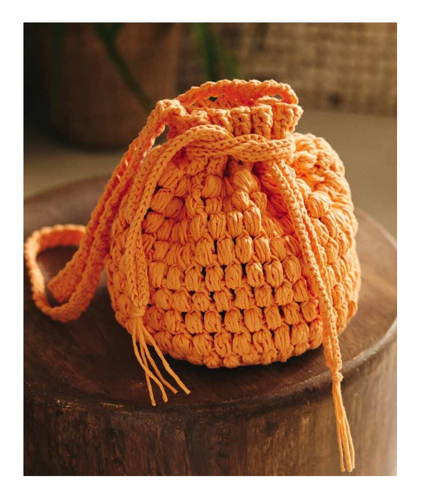Sac Calvi cylindrique au crochet en fil effet raphia blush abricot, mouchets en relief - Patron Pingouin