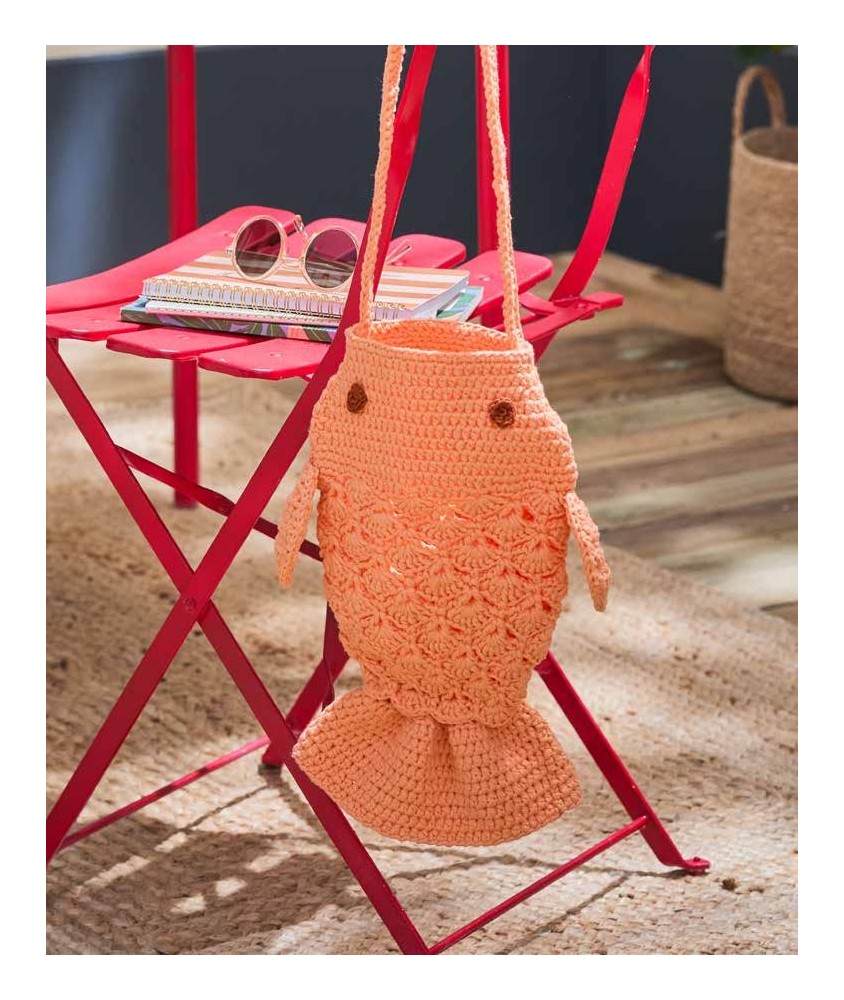 Sac Messine en forme de poisson au crochet, fil effet raphia blush abricot, nageoires et yeux - Patron Pingouin