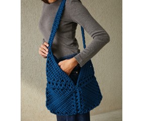 Sac Danae au crochet formé de grands carrés granny, fil déco épais, 40 x 40 cm - Patron crochet Pingouin