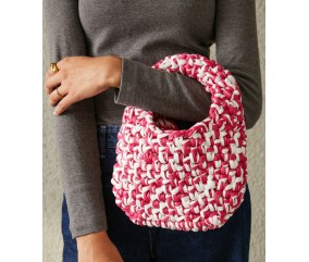 Sac Driss au crochet en fil déco raspberry et blanc tenus ensemble, mailles serrées - Patron Pingouin