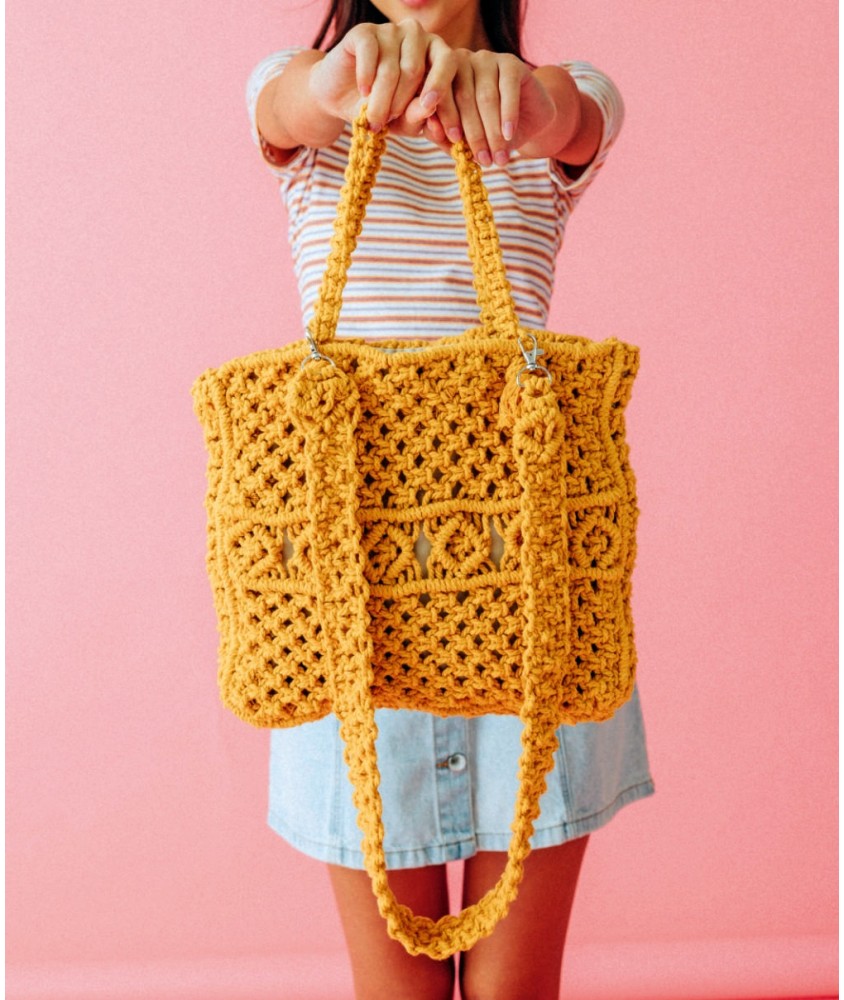 Sac Mykonos en macramé coloris soleil, noeuds plats en quinconce, 35 x 28 cm - Patron Pingouin