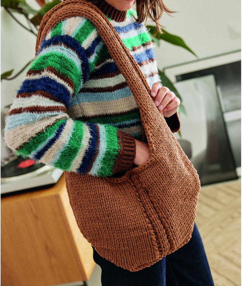 Sac Ursula tricoté en fil déco marron glacé, bande ajourée centrale, 40 x 26 cm - Patron tricot Pingouin