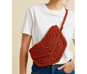 Sac Alfie au crochet en corde de coton terracotta, rabat octogonal, 30 x 20 cm - Patron crochet Pingouin