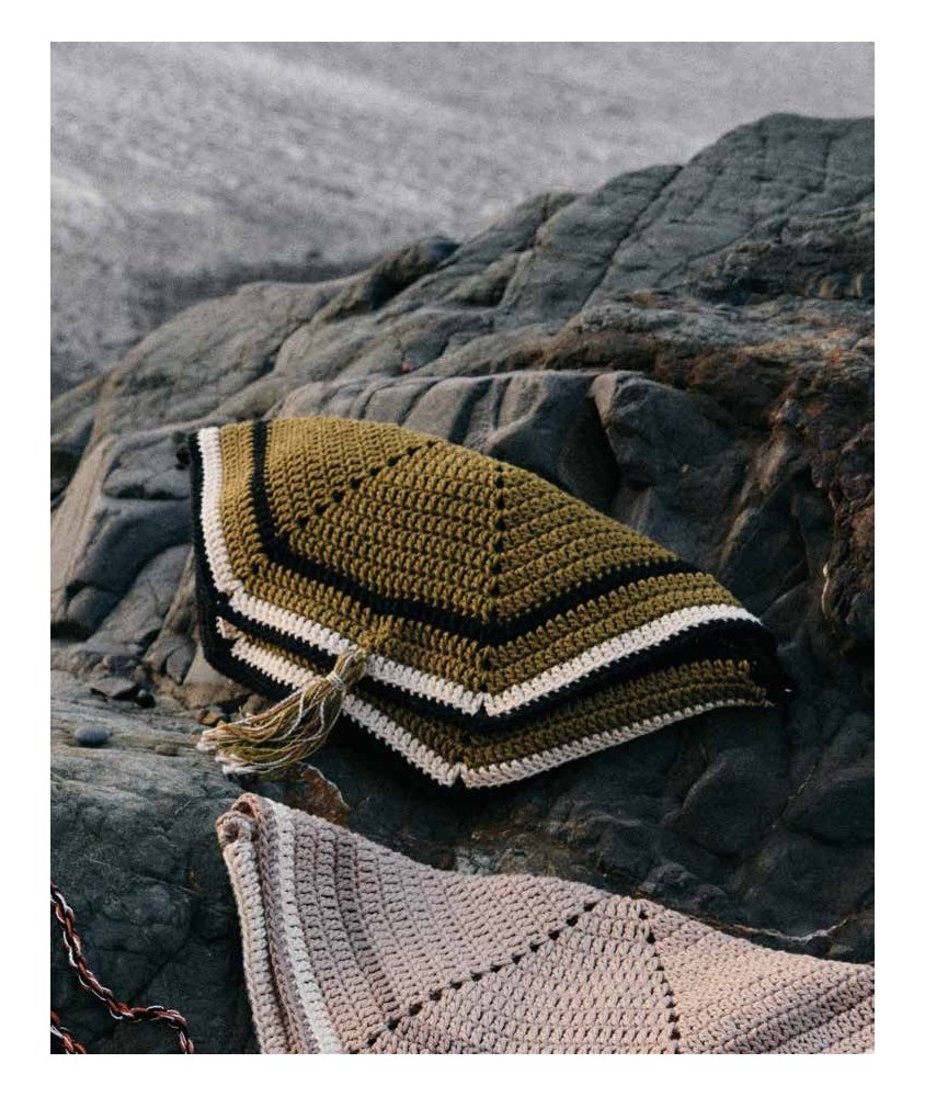 Sac banane Pervenche au crochet en coton vegetal, ecru et noir, hexagones en brides - Patron Phildar