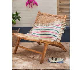 Coussin Bologne au crochet, raphia jaune beurre rayé rose et vert, franges sur les 4 côtés - Patron Pingouin