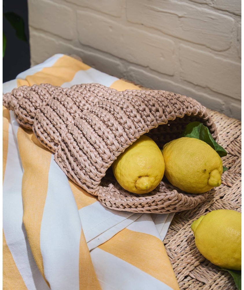 Panier Vicence crocheté en forme de coquillage, cordon brillant sable, garni de citrons - Patron crochet Pingouin