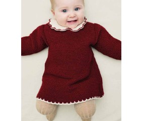 Robe Zoé tricotée au point mousse en mérinos grenat, col et bas festonnés au crochet écru - Patron tricot Phildar