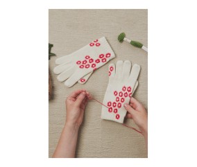 Patron de broderie Raccommodage visible au point lancé sur gants DMC