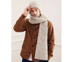 Bonnet et écharpe Gatien tricotés en tweed écru, portés par un homme - Patron tricot Phildar