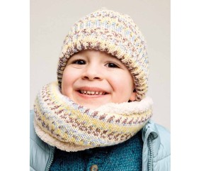 Bonnet et snood Waren tricotés en laine auto-rayante jaune et écru sur un enfant - Patron tricot Phildar