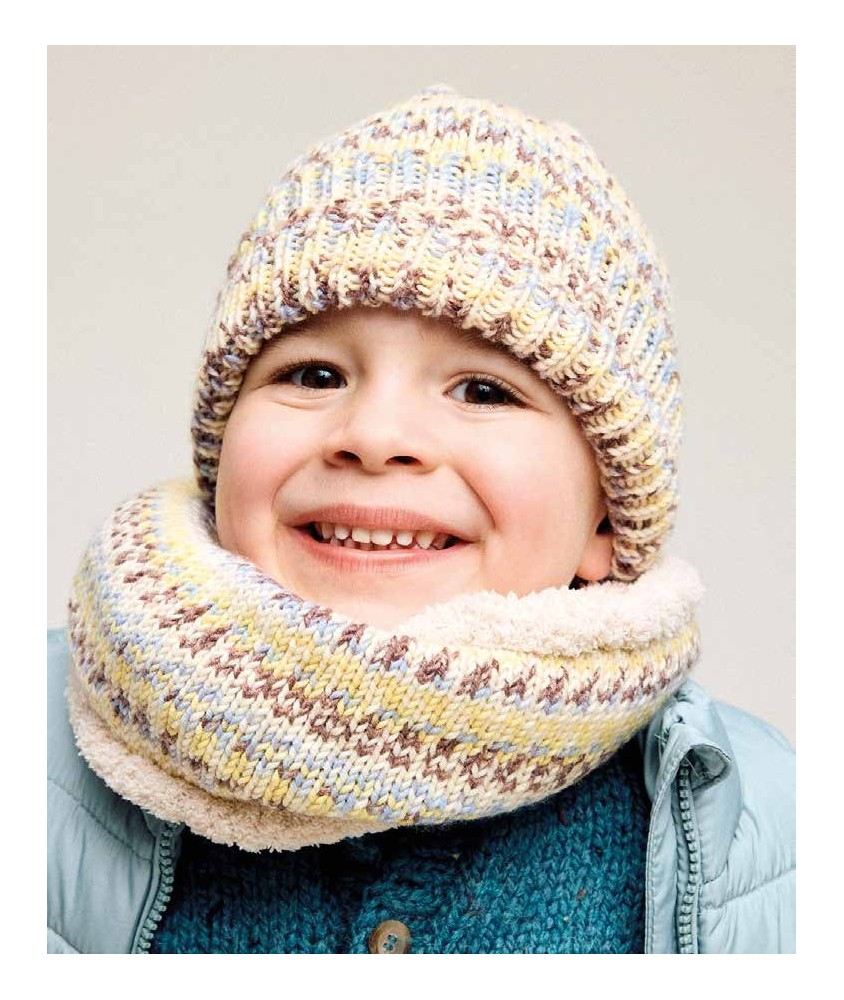 Bonnet et snood Waren tricotés en laine auto-rayante jaune et écru sur un enfant - Patron tricot Phildar