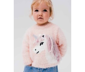 Pull Vania tricoté en rose poudré avec une licorne en jacquard et sa crinière frangée - Patron Phildar