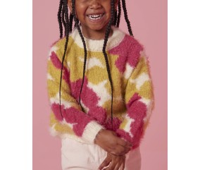 Pull Jeudi tricoté en jacquard arlequin rose, jaune et écru, porté par une fillette - Patron Pingouin