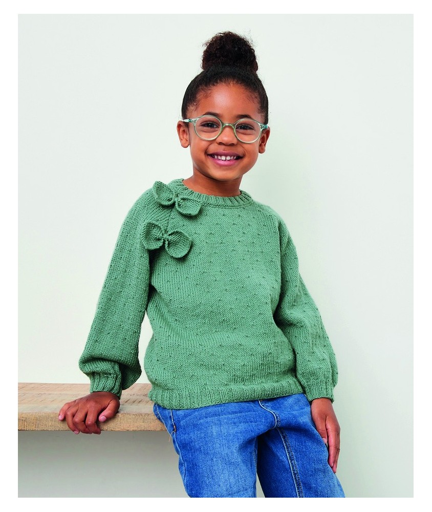 Pull Jasmine vert amande en point fantaisie avec deux nœuds appliqués sur l'épaule - Patron tricot Phildar