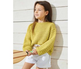 Pull Tilly jaune en lyocell, point fantaisie à mailles glissées, porté par une fillette - Patron tricot Phildar