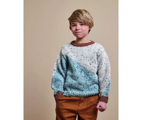 Pull Verlein en tweed, jacquard diagonale brume et amande, bordures écureuil, porté par un garçon - Patron tricot Phildar