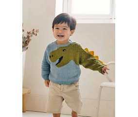 Pull Vladimir bleu ciel avec un dinosaure en jacquard et des écailles en relief sur la manche - Patron tricot Phildar