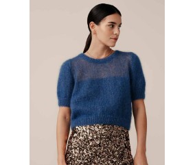 Pull Zola bleu saphir en mohair lurex, manches ballon courtes et empiècement voilé - Patron tricot Phildar