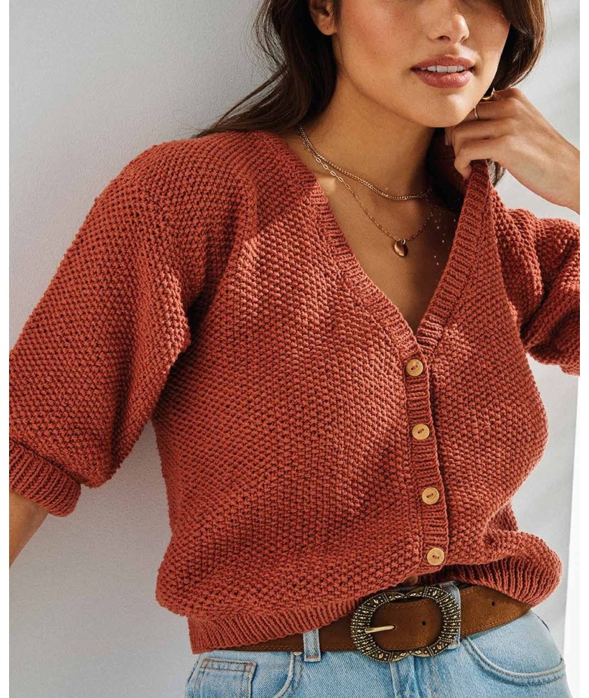 Gilet Suzy terracotta au point de riz, col V et manches trois-quarts à revers - Patron tricot Phildar