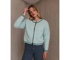 Gilet Tia vert d'eau en bouclette alpaga, côtes rayées marine et fermeture éclair - Patron tricot Pingouin
