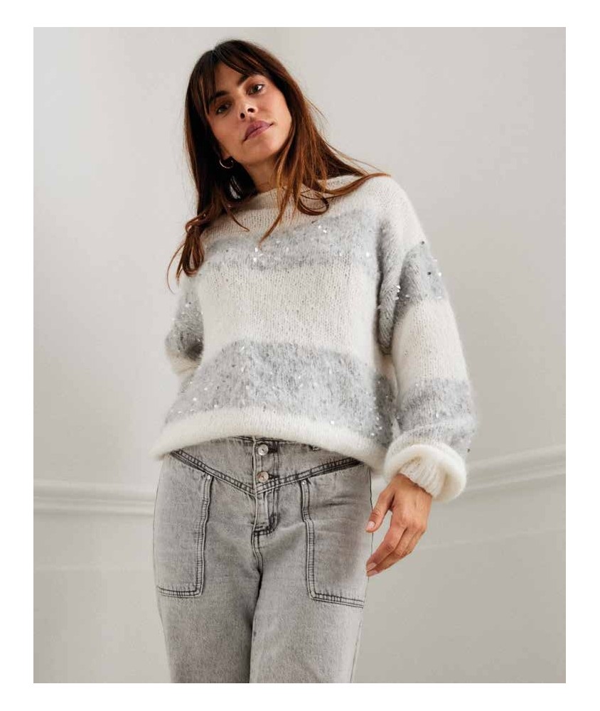 Pull Fleurine écru et flanelle en alpaga, larges bandes bicolores et col asymétrique - Patron tricot Phildar