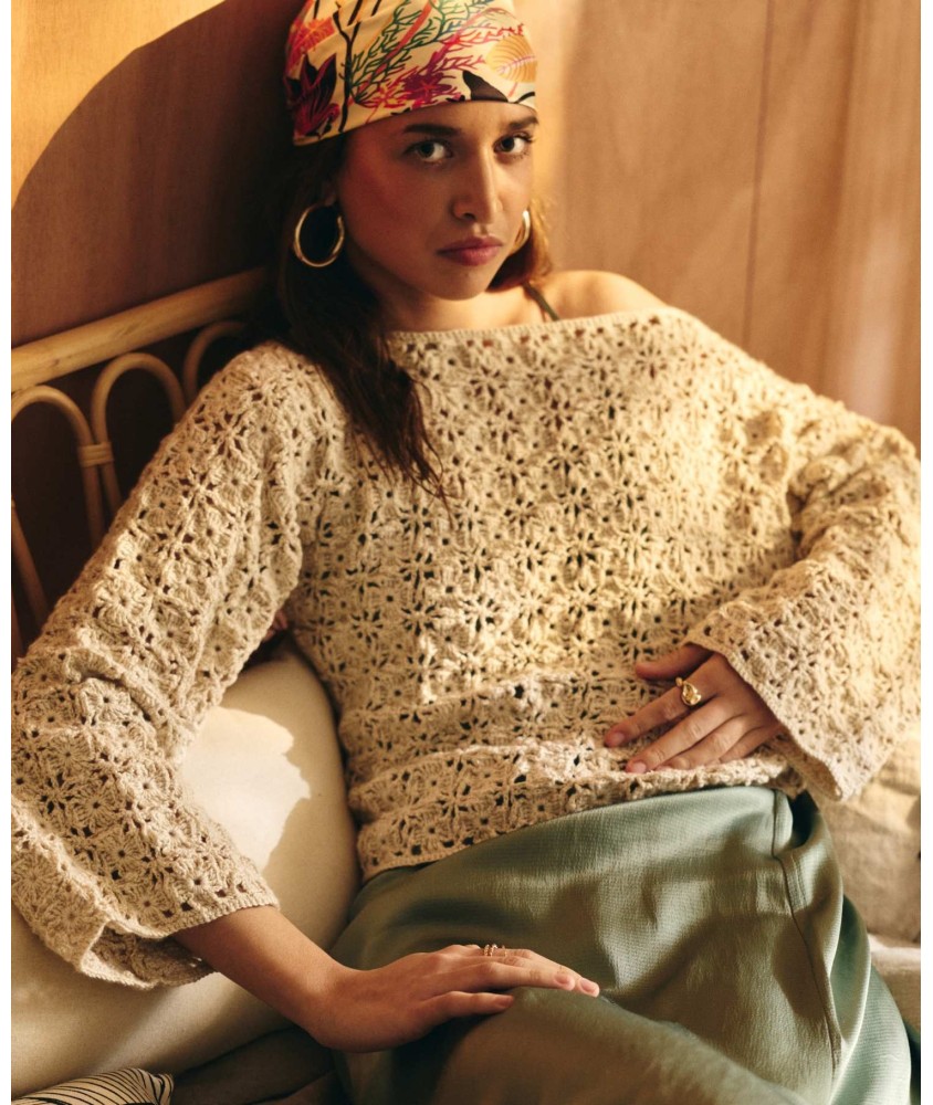 Pull Tehei vanille au crochet, motifs fleurs ajourés assemblés et manches longues - Patron Pingouin