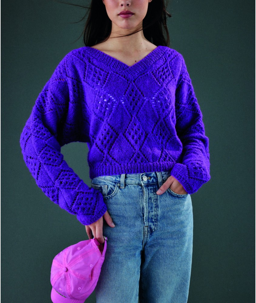 Pull Swipe en point fantaisie, col croisé au centre devant et manches taillées dans le corps - Patron tricot Pingouin